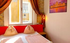 Goodmo Hostel Budapest